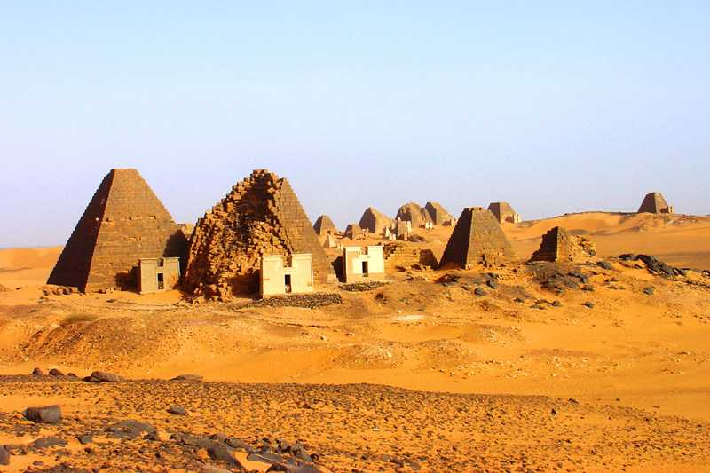 Bajarawiya pyramids distance