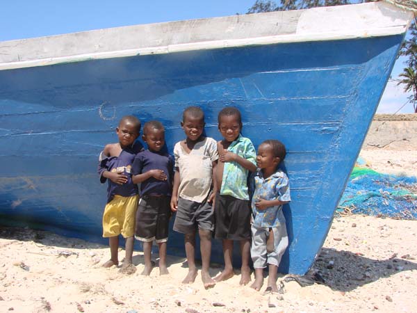 DSC06248 portrait Ilha do Mozambique kids by fishig boat by Peter Bennett