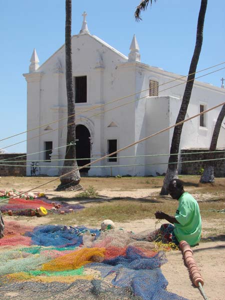 DSC06250 Ilha church and fishing nets by Peter Bennett