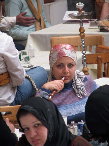 101_Damascus_Cafe_Jabri_women_by_Peter_Bennett_IMG_3677a